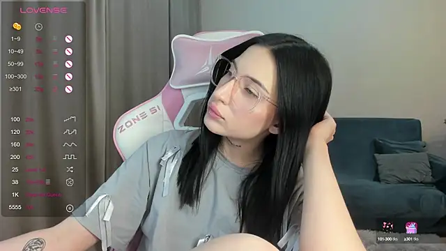 JenniferQueen11 online show from 12/12/24, 06:42
