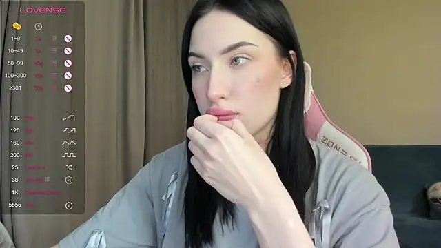 JenniferQueen11 online show from 12/22/24, 01:22
