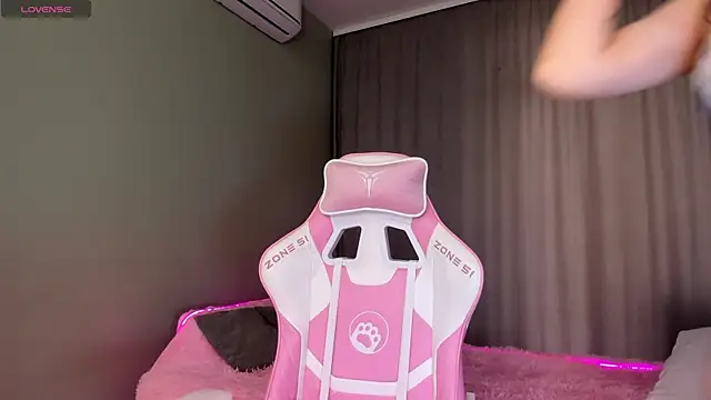 JenniferQueen11 online show from 10/02/25, 07:59