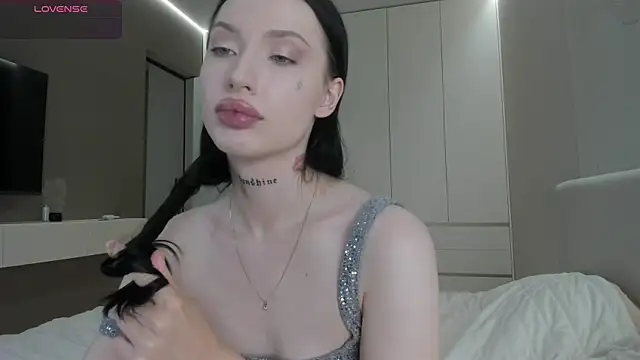 JenniferQueen11 online show from 07/29/26, 07:23