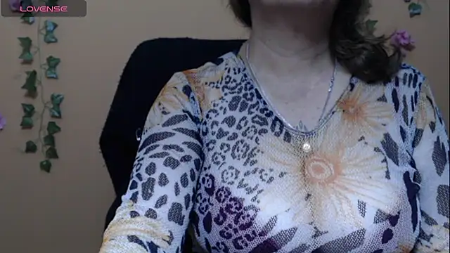 Snapshot of Hellensextits chatting on 03/16/25, 09:27 Hellensextits online show from 03/16/25, 09:27
