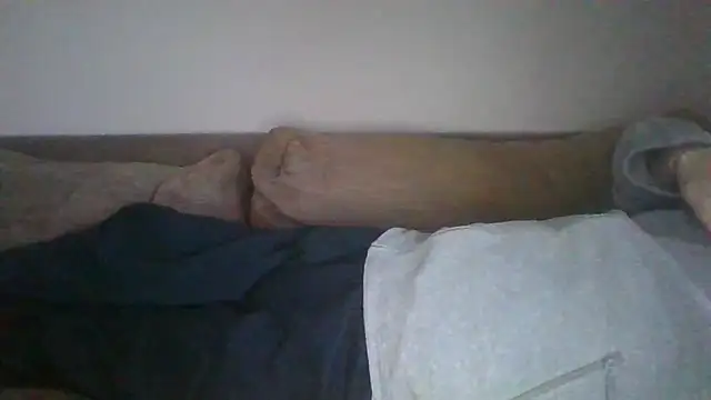 Snapshot of Anderrust chatting on 12/21/25, 12:34 Anderrust online show from 12/21/25, 12:34
