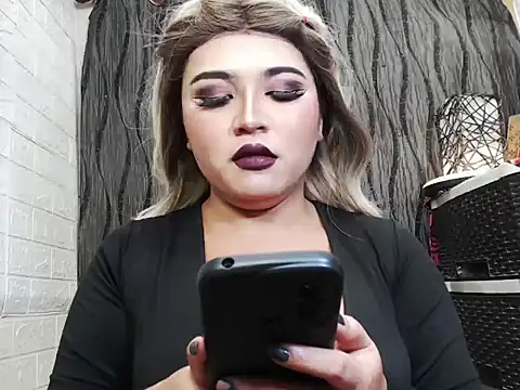 Snapshot of x12inchanaconda chatting on 10/26/25, 12:27 x12inchanaconda online show from 10/26/25, 12:27