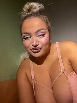 EmiliaPetrova online show from 03/06/25, 08:27