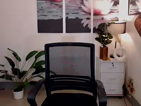 YourBabyGirlExists online show from 03/12/25, 12:36