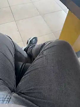 Snapshot of S2kicibey06 chatting on 01/15/25, 11:10 S2kicibey06 online show from 01/15/25, 11:10