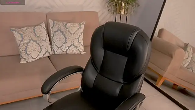MadelineFox online show from 04/25/26, 08:28