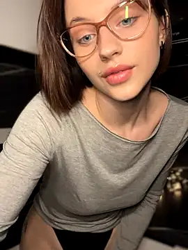 Camilla Railian online show from 12/02/24, 06:10