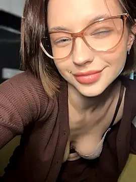 Camilla Railian online show from 12/03/24, 04:39