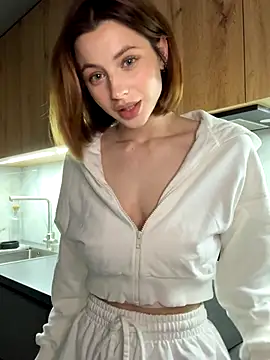 Snapshot of Camilla_Railian chatting on 09/16/25, 01:50 Camilla Railian online show from 09/16/25, 01:50