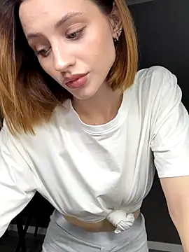 Snapshot of Camilla_Railian chatting on 09/21/25, 02:35 Camilla Railian online show from 09/21/25, 02:35