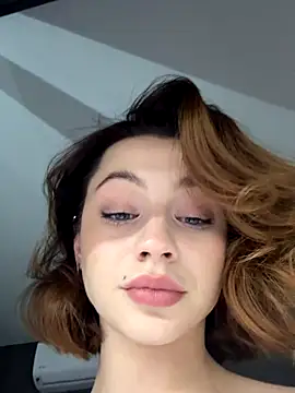 Snapshot of Camilla_Railian chatting on 10/15/25, 12:11 Camilla Railian online show from 10/15/25, 12:11