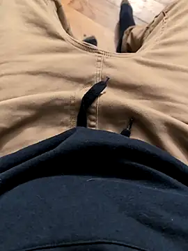 Snapshot of MrandMrsHaze chatting on 11/26/25, 06:03 MrandMrsHaze online show from 11/26/25, 06:03