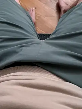 Snapshot of MrandMrsHaze chatting on 12/02/25, 04:18 MrandMrsHaze online show from 12/02/25, 04:18