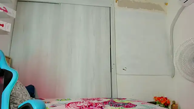 Lunastar02 online show from 10/12/25, 04:28