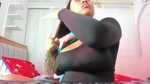 Lunastar02 online show from 10/27/25, 01:26