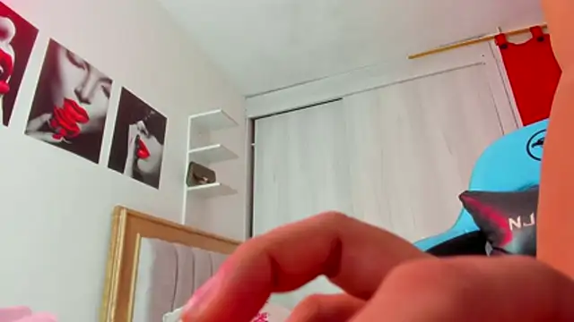 Snapshot of Lunastar02 chatting on 11/21/25, 02:05 Lunastar02 online show from 11/21/25, 02:05