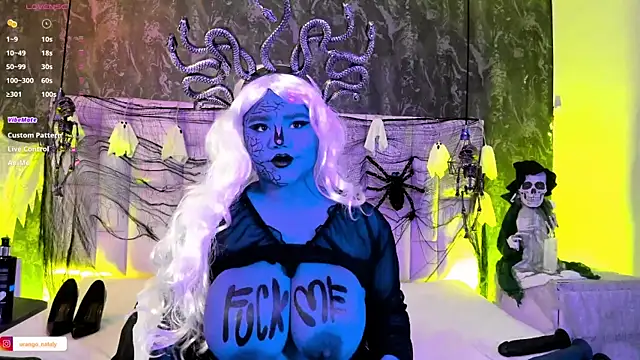 Snapshot of Sharik_Mackay chatting on 10/29/25, 11:01 Sharik Mackay online show from 10/29/25, 11:01