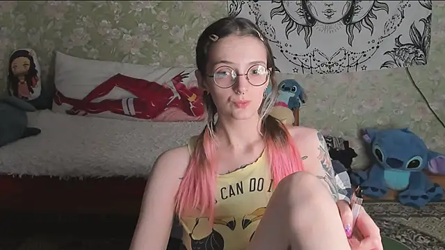 Snapshot of Cutie_Adelia chatting on 05/06/26, 02:00 Cutie Adelia online show from 05/06/26, 02:00