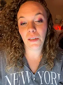 Snapshot of AuroraSummers chatting on 10/29/25, 03:09 AuroraSummers online show from 10/29/25, 03:09