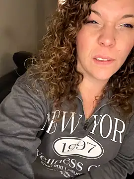 Snapshot of AuroraSummers chatting on 11/10/25, 01:26 AuroraSummers online show from 11/10/25, 01:26