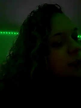 Snapshot of AuroraSummers chatting on 12/16/25, 05:45 AuroraSummers online show from 12/16/25, 05:45