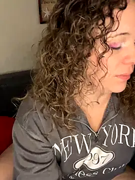 Snapshot of AuroraSummers chatting on 12/17/25, 03:51 AuroraSummers online show from 12/17/25, 03:51