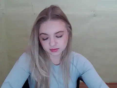 Snapshot of CrazyGloria chatting on 12/02/24, 05:59 CrazyGloria online show from 12/02/24, 05:59