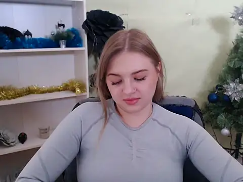 Snapshot of CrazyGloria chatting on 01/17/25, 09:49 CrazyGloria online show from 01/17/25, 09:49