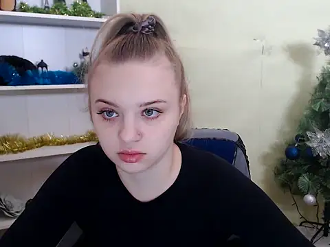 Snapshot of CrazyGloria chatting on 01/25/25, 06:23 CrazyGloria online show from 01/25/25, 06:23