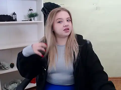 Snapshot of CrazyGloria chatting on 02/07/25, 06:03 CrazyGloria online show from 02/07/25, 06:03