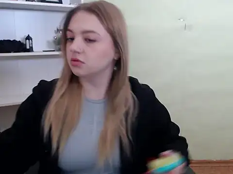Snapshot of CrazyGloria chatting on 02/09/25, 05:50 CrazyGloria online show from 02/09/25, 05:50