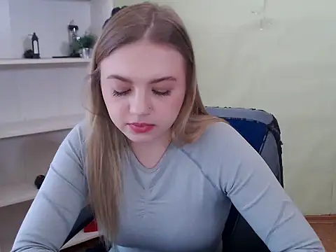 Snapshot of CrazyGloria chatting on 03/21/25, 09:34 CrazyGloria online show from 03/21/25, 09:34