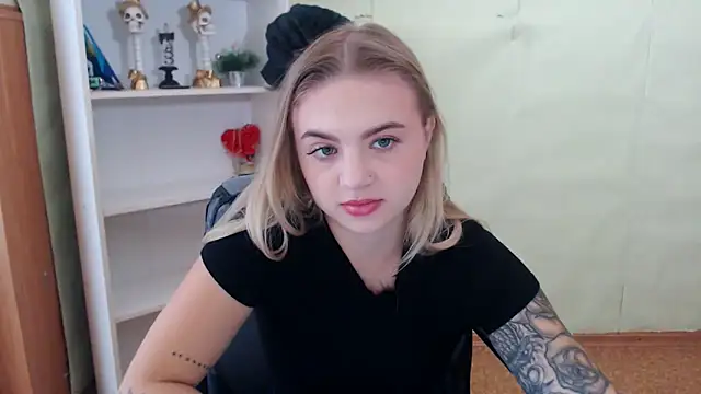 Snapshot of CrazyGloria chatting on 09/19/25, 05:31 CrazyGloria online show from 09/19/25, 05:31