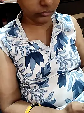 Snapshot of Diya_143 chatting on 10/26/25, 06:14 Diya 143 online show from 10/26/25, 06:14