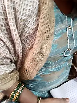 Snapshot of Diya_143 chatting on 11/15/25, 05:16 Diya 143 online show from 11/15/25, 05:16