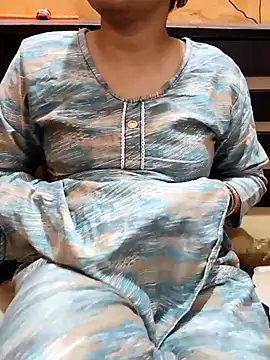 Snapshot of Diya_143 chatting on 11/15/25, 06:26 Diya 143 online show from 11/15/25, 06:26