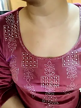 Snapshot of Diya_143 chatting on 11/18/25, 07:02 Diya 143 online show from 11/18/25, 07:02