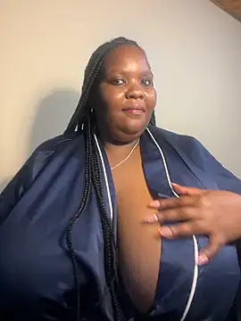 Snapshot of Michyboldy chatting on 10/28/25, 11:29 Michyboldy online show from 10/28/25, 11:29