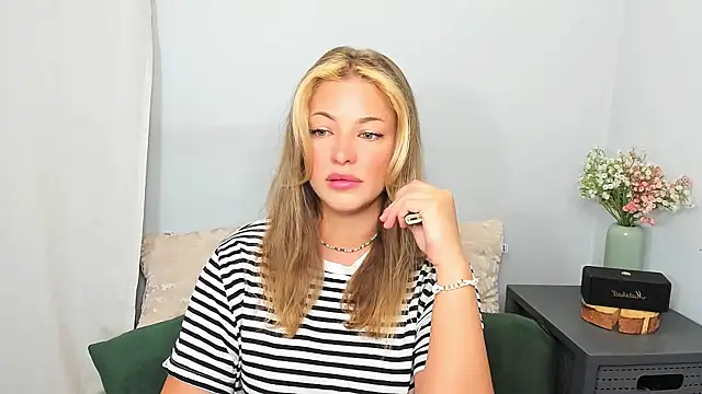 LilyBlondee online show from 05/30/26, 04:20