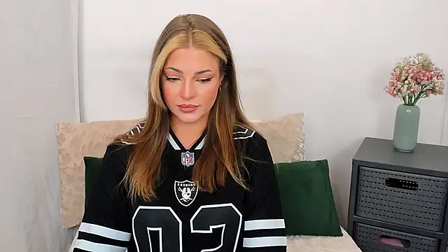 LilyBlondee online show from 06/22/26, 05:15