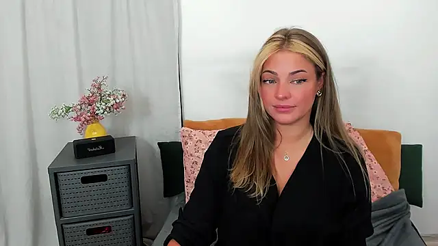 LilyBlondee online show from 07/14/26, 10:21
