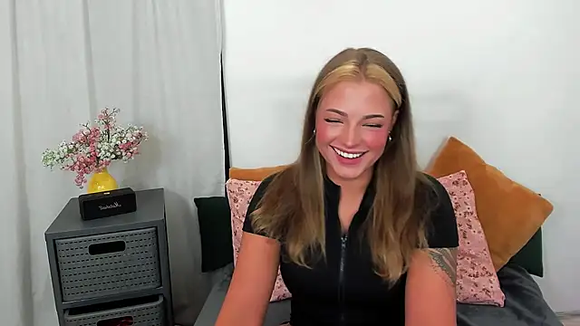 LilyBlondee online show from 07/15/26, 05:23