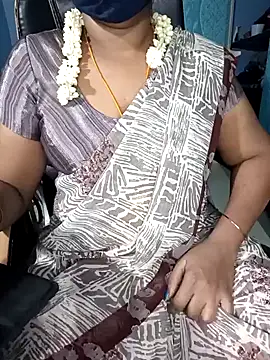 Snapshot of Tamil-hotwife chatting on 01/10/25, 04:20 Tamil-hotwife online show from 01/10/25, 04:20