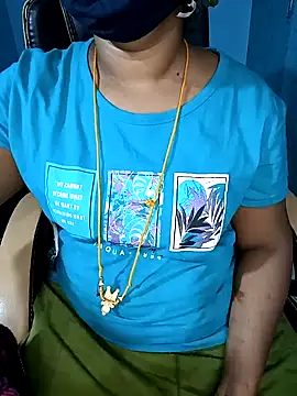 Snapshot of Tamil-hotwife chatting on 01/11/25, 06:44 Tamil-hotwife online show from 01/11/25, 06:44