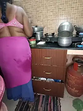 Snapshot of Tamil-hotwife chatting on 01/24/25, 06:46 Tamil-hotwife online show from 01/24/25, 06:46