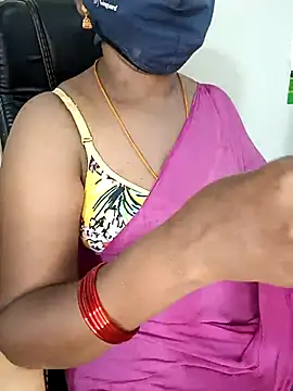 Snapshot of Tamil-hotwife chatting on 03/12/25, 04:41 Tamil-hotwife online show from 03/12/25, 04:41