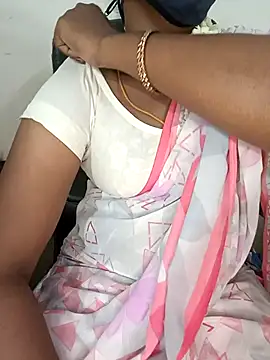 Snapshot of Tamil-hotwife chatting on 09/08/25, 06:40 Tamil-hotwife online show from 09/08/25, 06:40