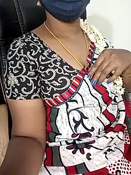 Snapshot of Tamil-hotwife chatting on 10/28/25, 09:06 Tamil-hotwife online show from 10/28/25, 09:06