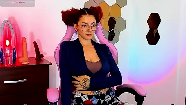 Snapshot of tastymeli chatting on 10/13/25, 01:49 tastymeli online show from 10/13/25, 01:49